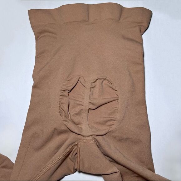 SKIMS Sculpting Legging in Ochre - Picture 4 of 5